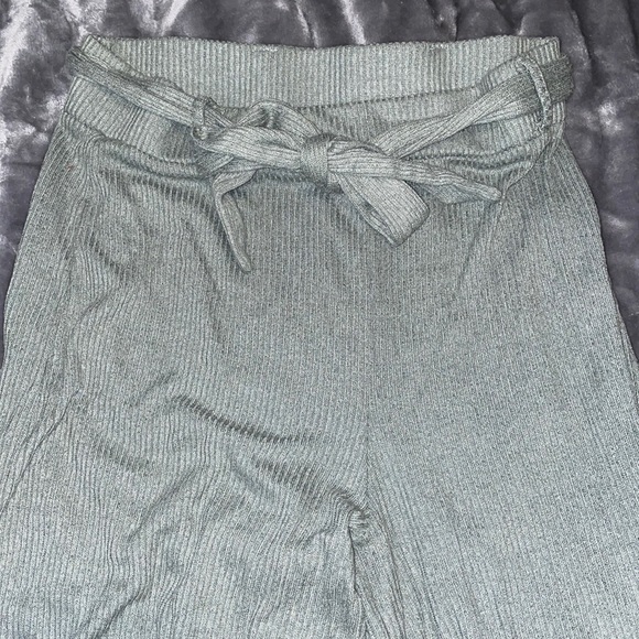 Wide leg green pants. Size M. - Picture 1 of 3